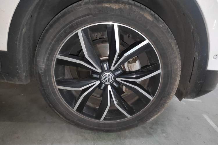 Used Volkswagen Tiguan L 2020 330TSI Automatic Two-Wheel Drive Smart Luxury Edition China VI Standard
