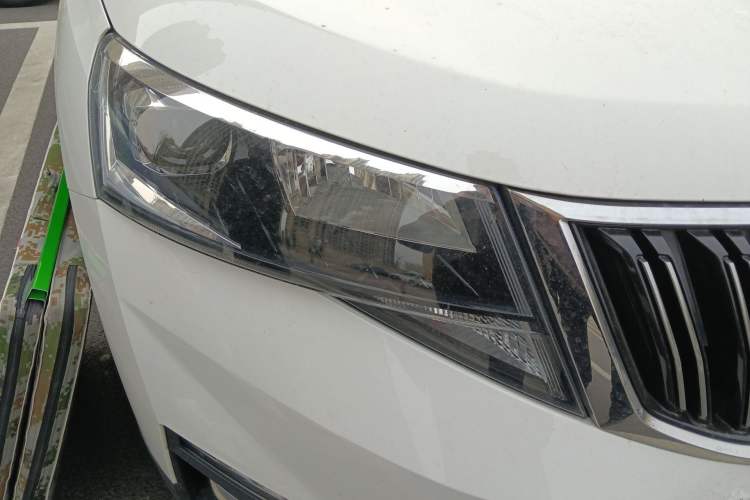 Used Skoda Kamiq 2022 1.5L Automatic Comfort Edition Right Front Headlight