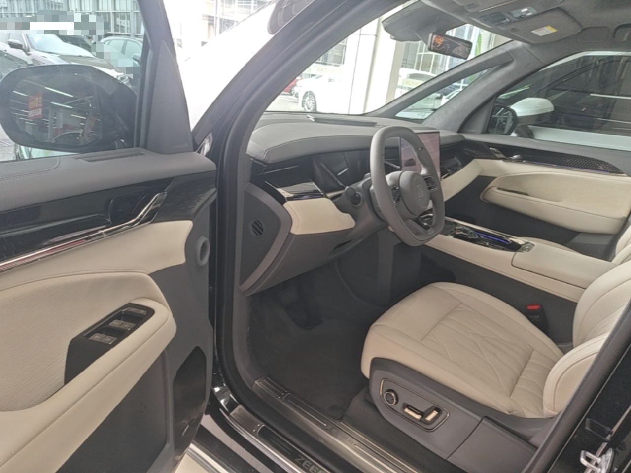 Zeekr 009 2024 7-Seater Walk-Through Version Four-Wheel Drive 108 kWh — снимка 18