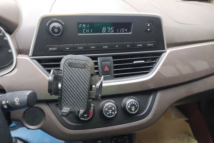 Used Baojun 310W 2017 1.5L Manual Comfort Version China VI Emission Standard Audio And AC Panel