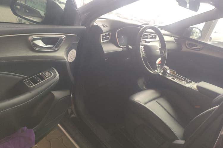 Used Roewe RX5 2023 PLUS 330TGI Automatic Trendsetting Smart Edition