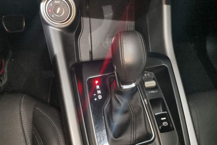 Used Alfa Romeo Tonale 2023 2.0T 268HP AWD Veloce Track Edition Gear Lever
