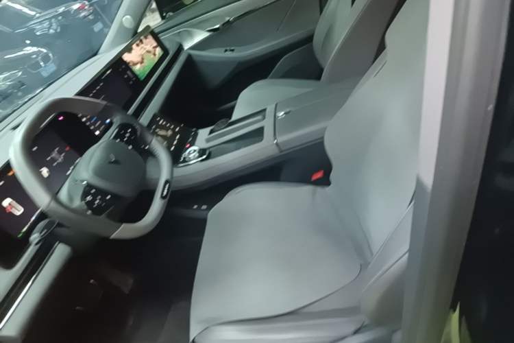 Used VOYAH PASSION 2024 PHEV Four-Wheel Drive Ultra-Long Range Executive Edition