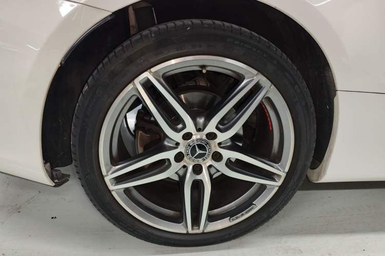 Used Mercedes-Benz E-Class 2018 E 200 4MATIC Coupe Right Rear Wheel Hub