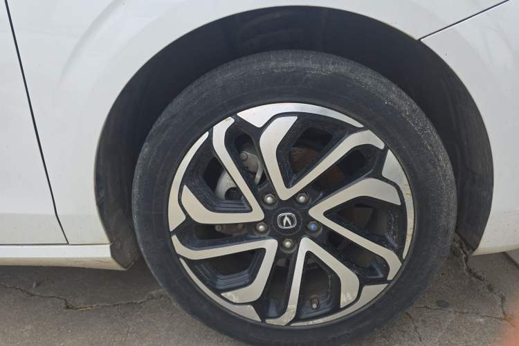 Used CHANGAN Eado 2018 1.6L GDI Manual Trendy Model China V Standard Right Front Wheel Hub