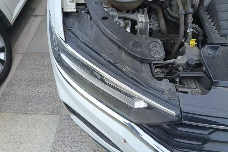 Used Volkswagen T-ROC 2018 230TSI DSG Two-Wheel Drive Fashion Edition China V Standard