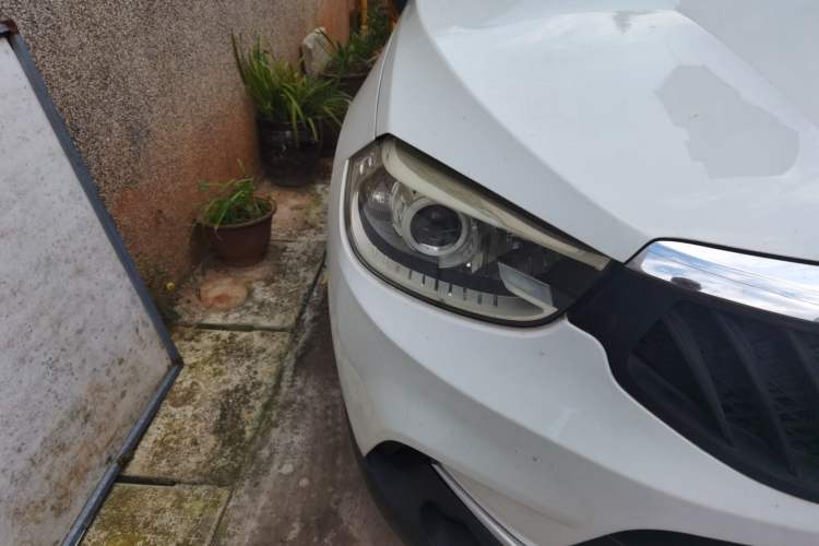 Used Brilliance V3 2015 1.5L Manual Elite Model Right Front Headlight