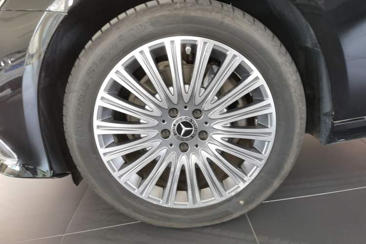 Used Mercedes-Benz E-Class 2023 Updated E 300 L Fashion Edition Left Front Wheel Hub