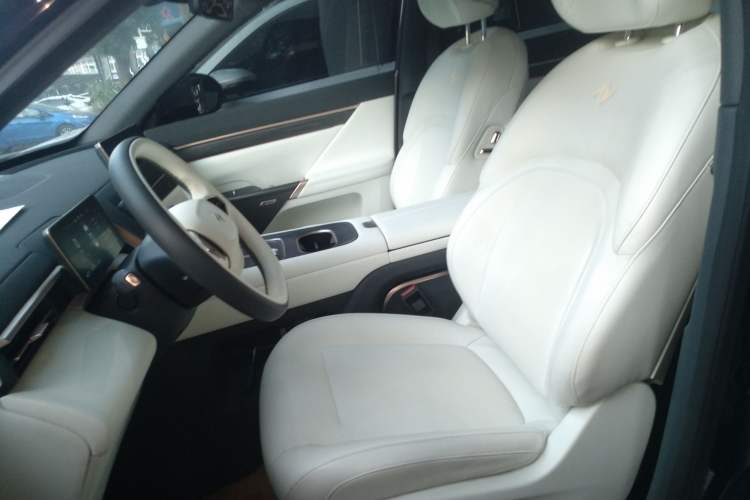 Used Dongfeng eπ eπ008 2024 210Max Range-Extended Version 6 Seats