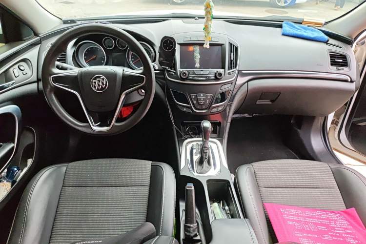 Used Buick Regal 2015 1.6T Leading Technology Model Center Console