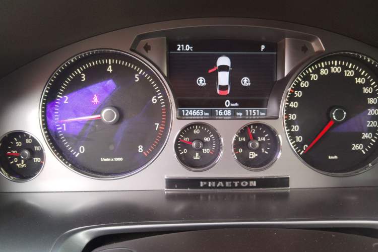 Used Volkswagen Phaeton 2014 3.0L Executive Model Odometer Close Up