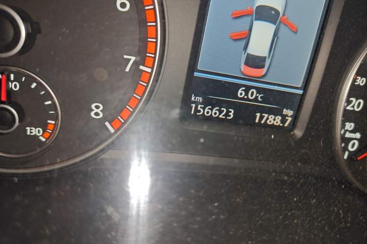 Used Volkswagen Passat 2013 1.8TSI DSG Prestige Edition Odometer Close Up