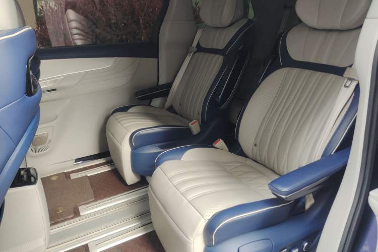 Used Roewe iMAX8 2021 400TGI Supreme Series Ultimate Edition Left Rear Seat