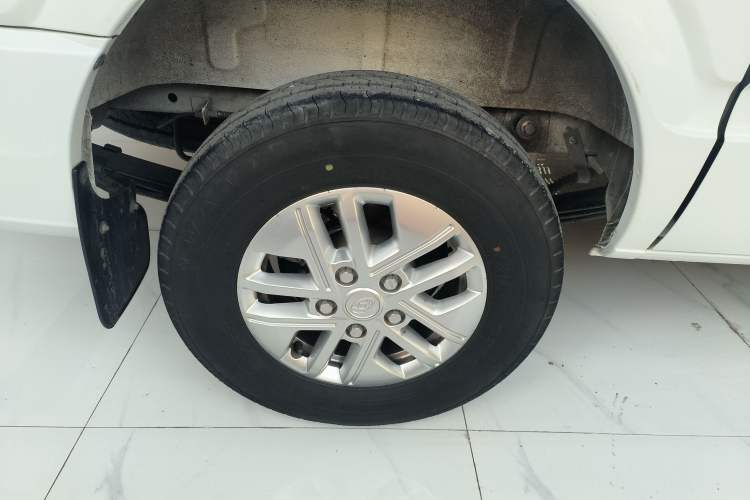 Used SAIC MAXUS Xintu V80 2024 Aoyuntong 6MT Short-Wheelbase Mid-Roof Model 147 Ps 5/6 Seats
