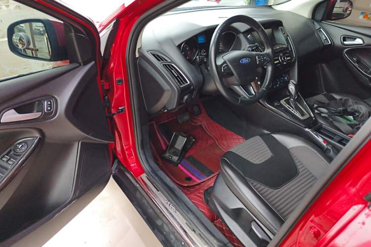 Used Ford Focus 2017 Hatchback EcoBoost 125 Automatic - Ultra-Powerful Style Edition with Smart Drive Features Driver Seat