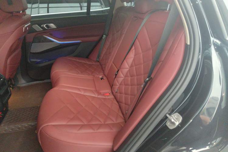 Used BMW X5 2023 xDrive 30Li Luxury M Sport Package
