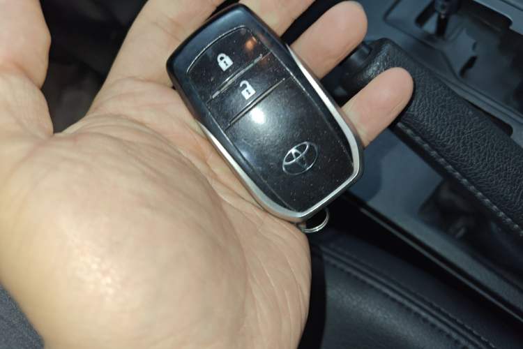 Used Toyota RAV4 2016 2.0L CVT Two-Wheel Drive Fashion Edition China V Standard