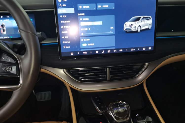 Used Denza D9 2024 DM-i 980 Four-Wheel Drive Flagship Model Audio And AC Panel