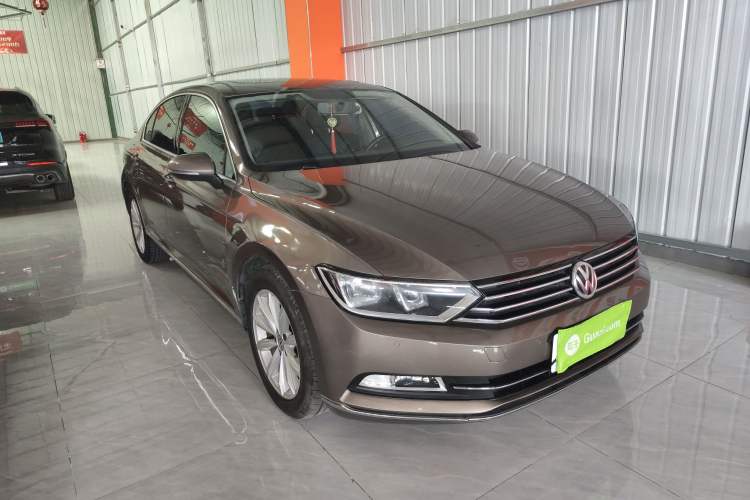 Used Volkswagen Magotan 2018 330TSI DSG Advanced Model Front Right 45 Deg