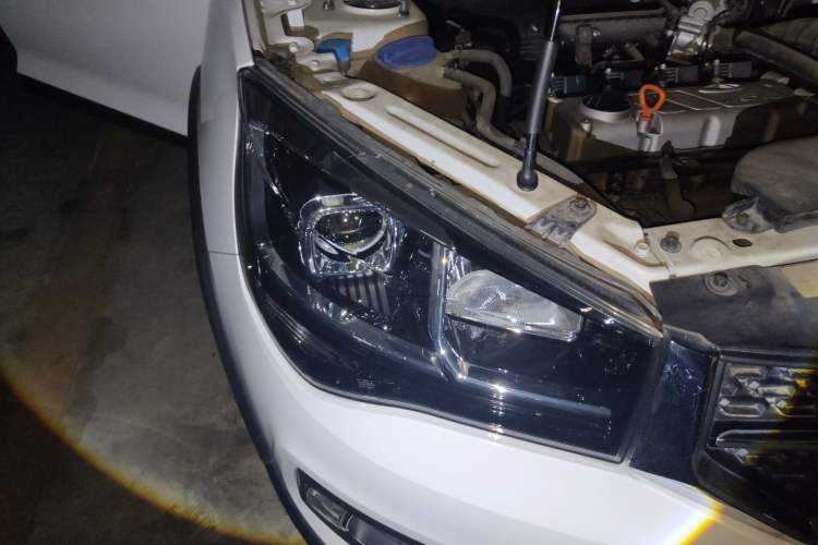 Used Chery Tiggo 3X 2018 1.5L Automatic Elite Edition Right Front Headlight