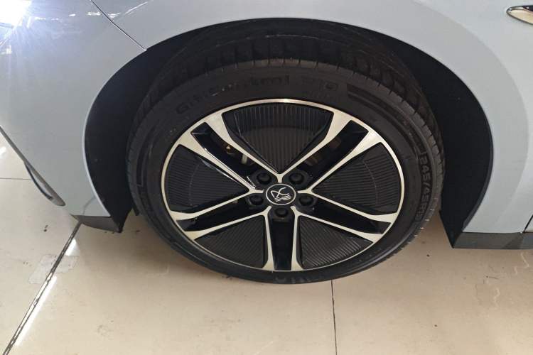 Used BYD Han 2023 EV Champion Edition 605KM Front-Drive Premium Model Left Front Wheel Hub