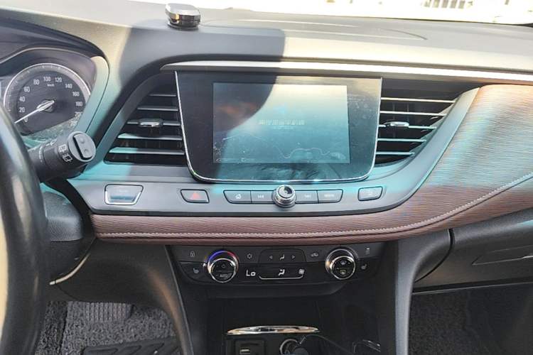 Used Buick GL6 2018 18T 6-Seater Luxury Model
