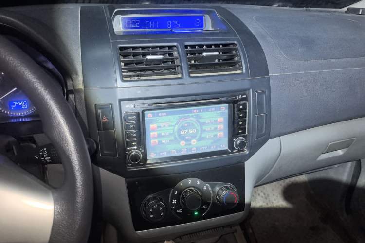 Used BAIC Weiwang M20 2014 1.5L practical type BJ415A Audio And AC Panel