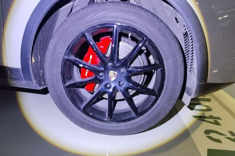 Used Porsche Cayenne 2018 Cayenne 3.0T Right Front Wheel Hub