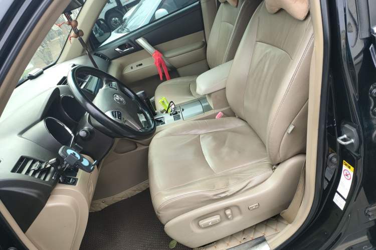 Used Toyota Highlander 2012 2.7L Two-Wheel Drive 7-Seater Luxury Edition Left Front Seat