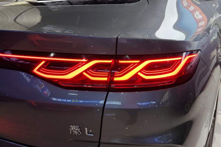 Used BYD Qin L 2024 DM-i 120KM Excellence Model Right Rear Taillight