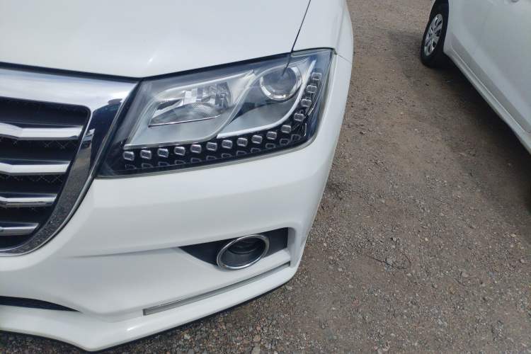 Used Haval H2 2017 Red-Label 1.5T Manual Two-Wheel-Drive Elite Model Left Front Headlight