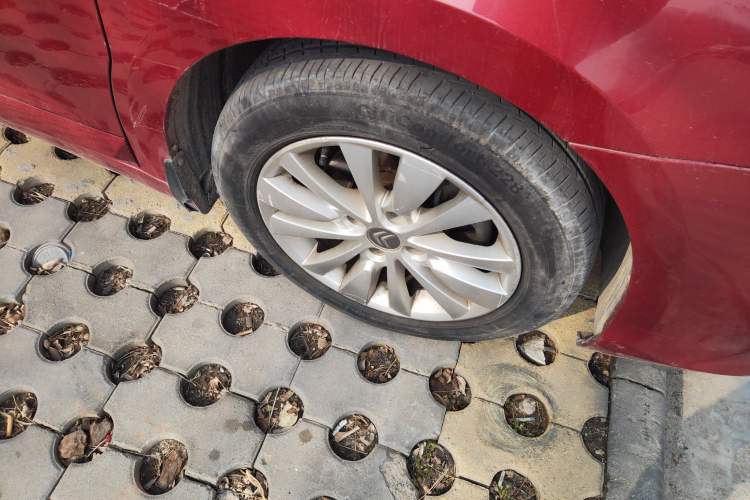 Used Citroen C-Quatre 2012 Hatchback 1.6L Automatic LeShang Model Right Front Wheel Hub