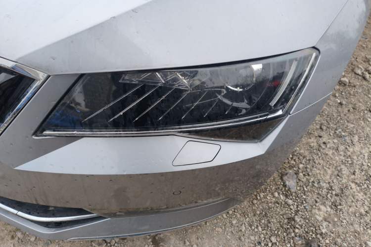 Used Skoda Superb 2016 TSI330 DSG Smart Drive Edition Left Front Headlight