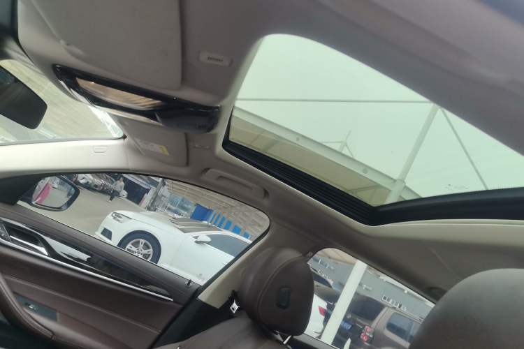 Used BMW 5 Series 2022 Restyled 525Li Luxury Package Headliner