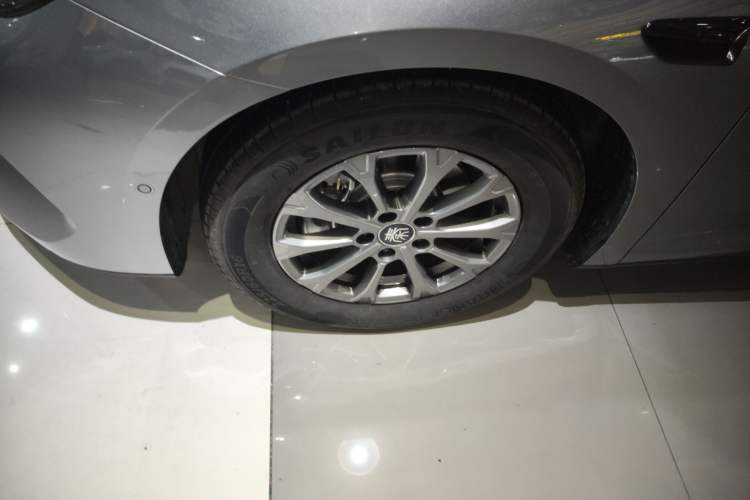 Used BYD Qin L 2025 DM-i Smart Drive 80KM Leading Model Left Front Wheel Hub
