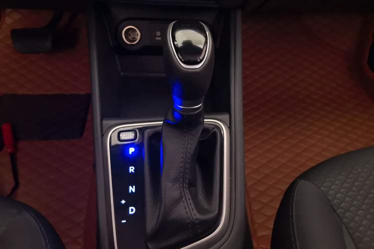 Used Hyundai Verna (new generation) 2016 1.4L Automatic Cool Edition GLS Gear Lever