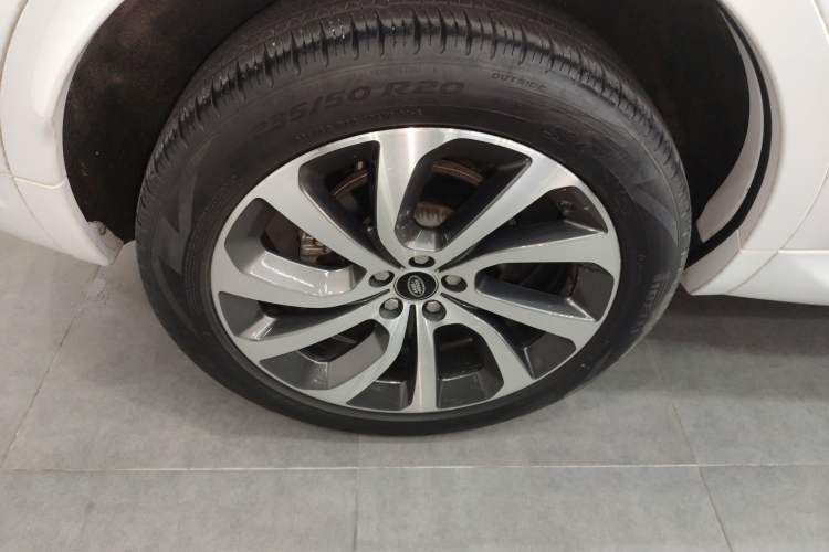 Used Land Rover Discovery Sport 2020 249 PS R-Dynamic Performance Edition Right Rear Wheel Hub