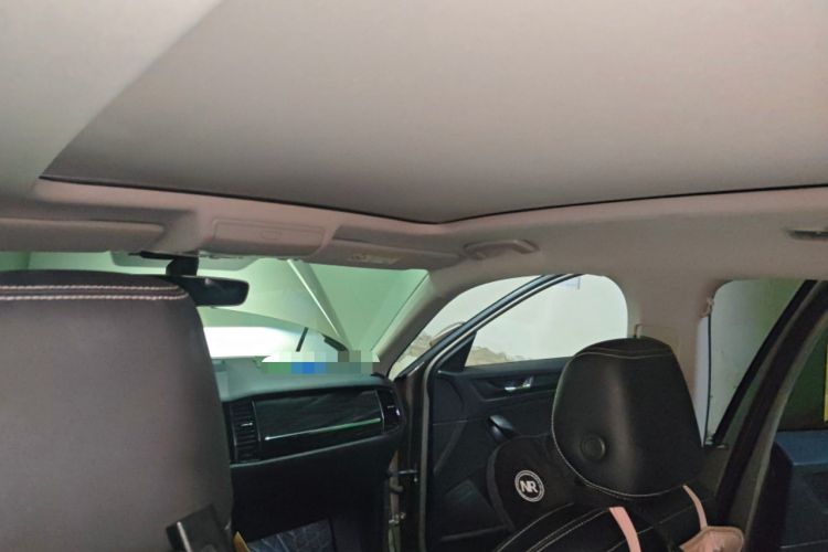 Used Skoda Kodiaq 2019 Facelifted TSI330 7-Seater Two-Wheel-Drive Deluxe Enjoyment Version China V Emission Standard Headliner