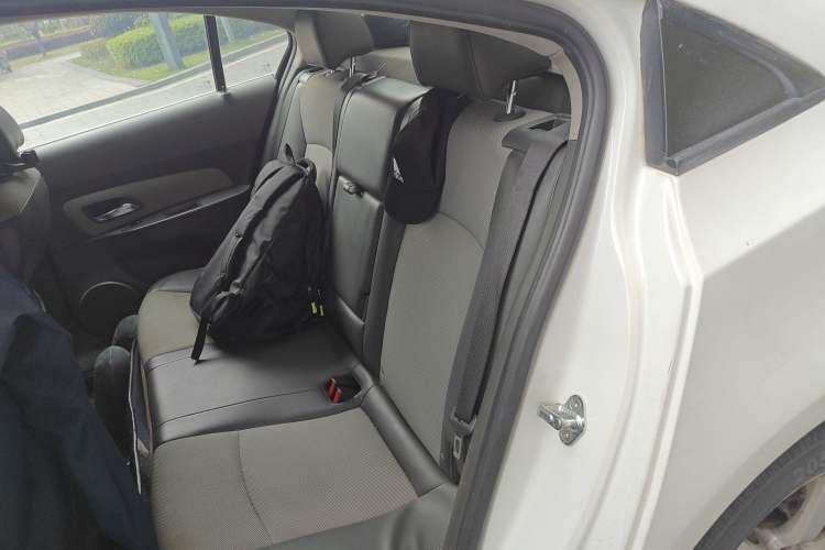 Used Chevrolet Cruze 2013 1.8L SE AT Left Rear Seat