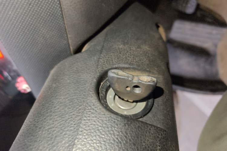 Used Wuling Rongguang 2011 1.2L Base Version
