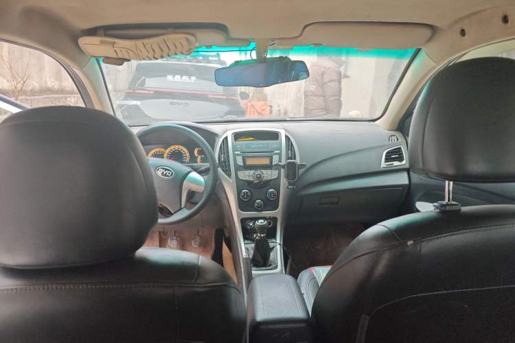 Used BYD F3 2015 Energy-Saving Edition 1.5L Manual Luxury Model Headliner