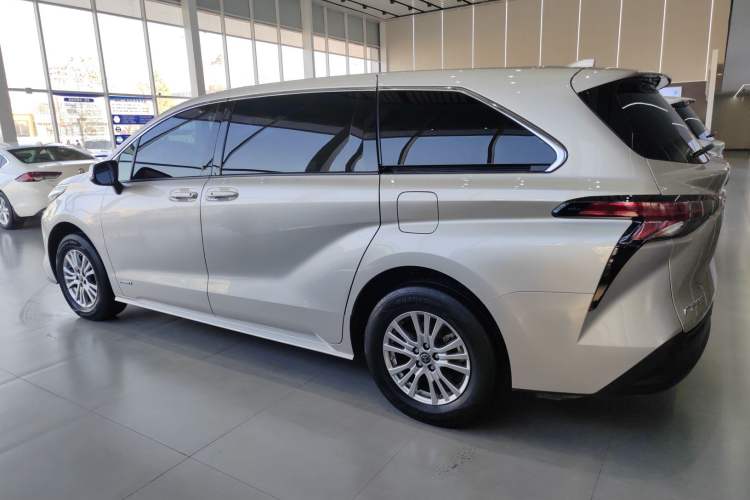 Used Toyota Sienna 2021 2.5L Hybrid Comfort Edition