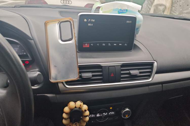 Used Mazda 3 Axela 2016 Sedan 1.5L Manual Luxury Model