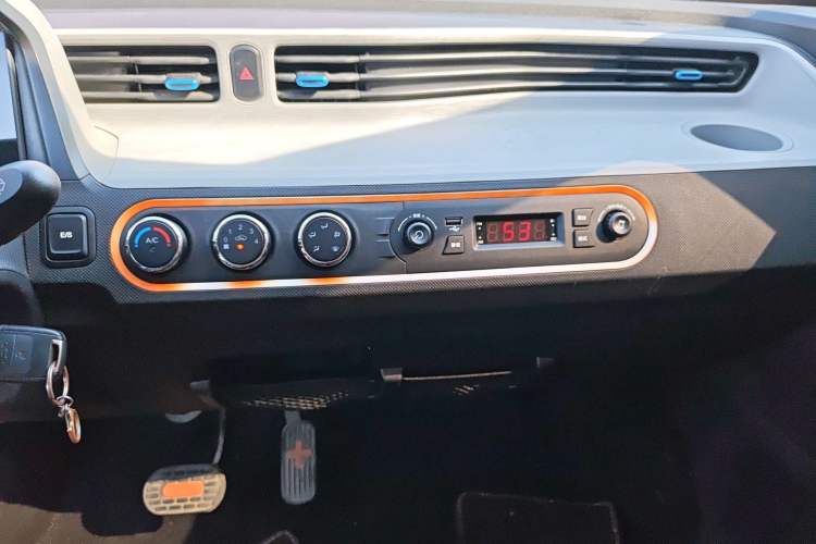 Used Wuling Hongguang MINIEV 2020 Freedom Version Lithium Iron Phosphate Audio And AC Panel