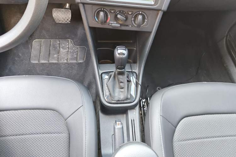 Used Skoda Rapid Spaceback 2016 Revised 1.6L Automatic Chuanxing Version
