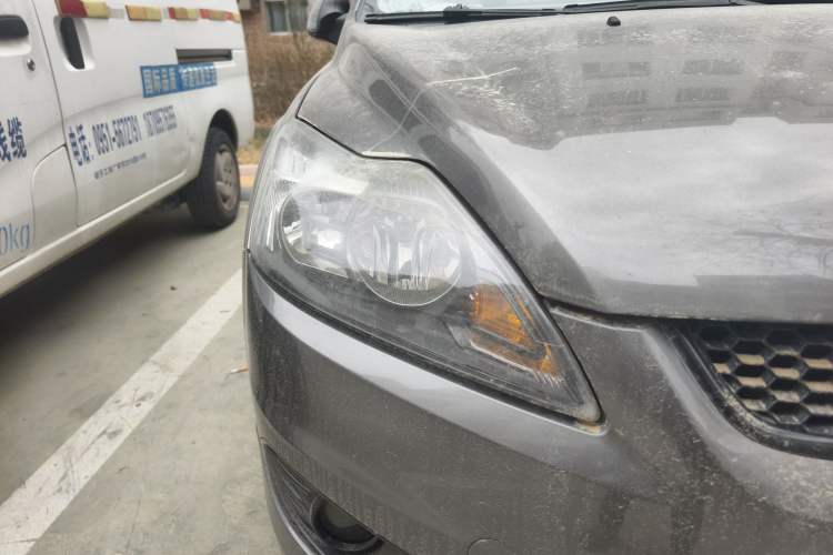 Used Ford Focus 2013 Hatchback Classic 1.8L Manual Fashion Edition
