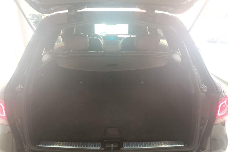 Used Mercedes-Benz GLC 2022 Refreshed GLC 300 L 4MATIC Dynamic Edition Prestige Version Trunk