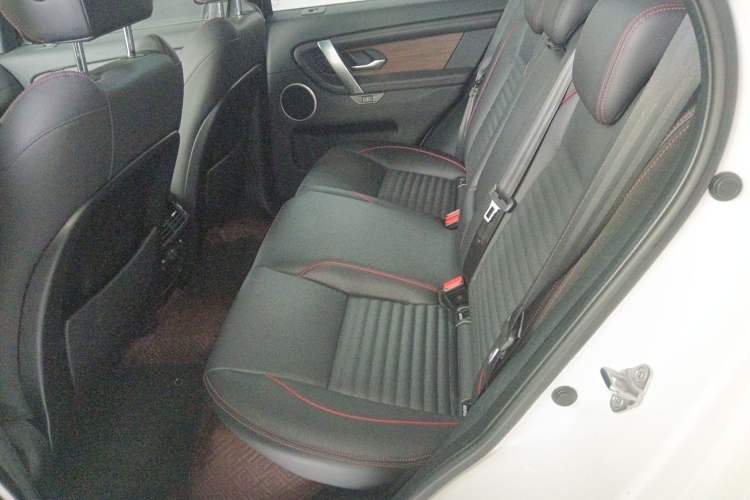 Used Land Rover Discovery Sport 2020 249 PS R-Dynamic Performance Edition Left Rear Seat