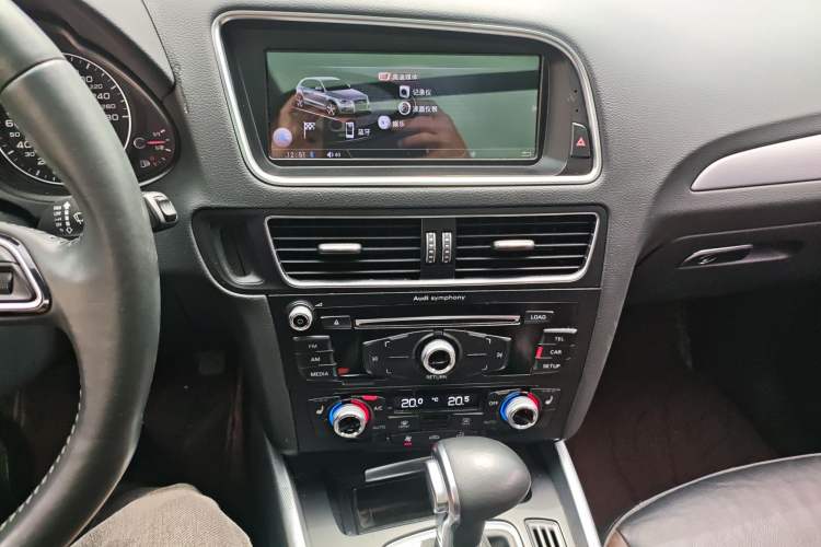 Used Audi Q5 2017 Plus 40 TFSI Technology Model Audio And AC Panel