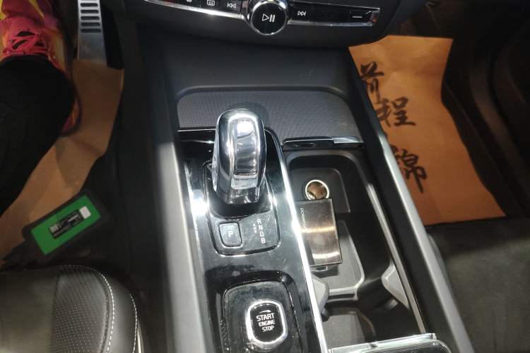 Used Volvo XC60 New Energy 2019 T8 E-Drive Hybrid Intelligent Luxury Sport Edition China V Standard